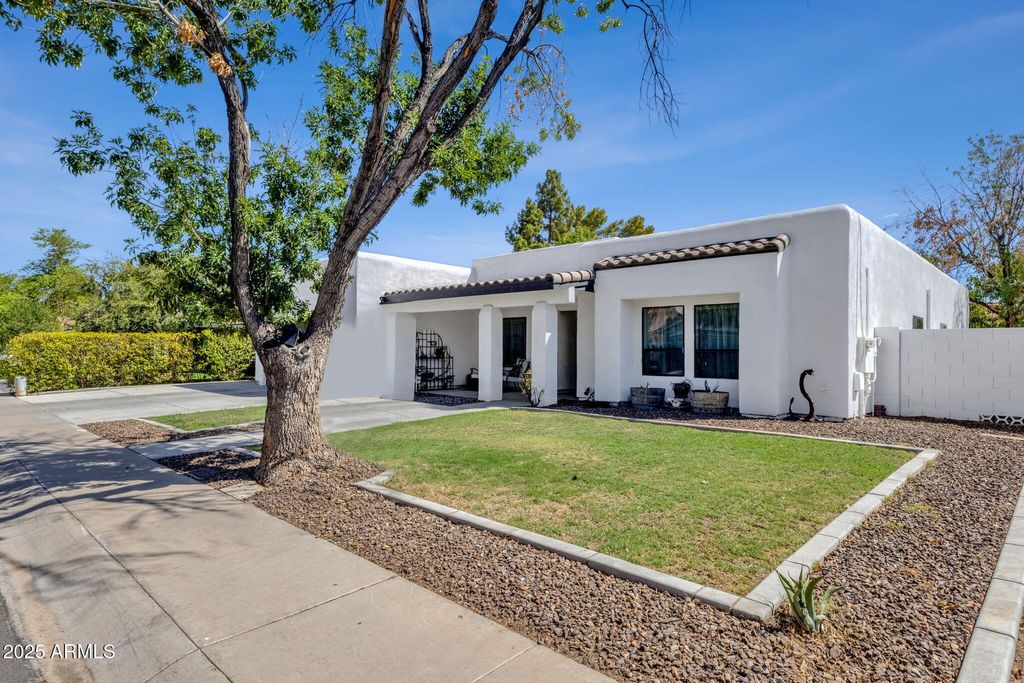 Photo of 949 E Eveningstar Lane, Tempe, AZ 85283 (MLS # 6913172)