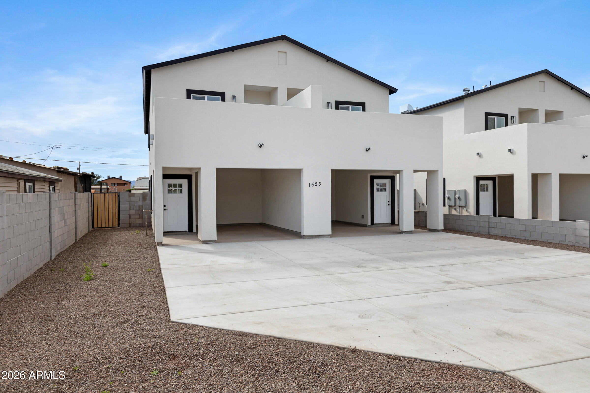 1523 W HADLEY Street