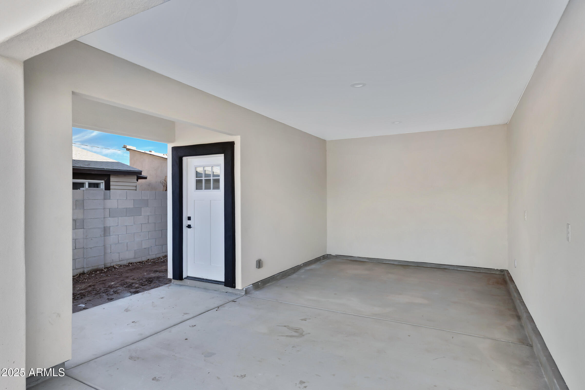 1523 W HADLEY Street