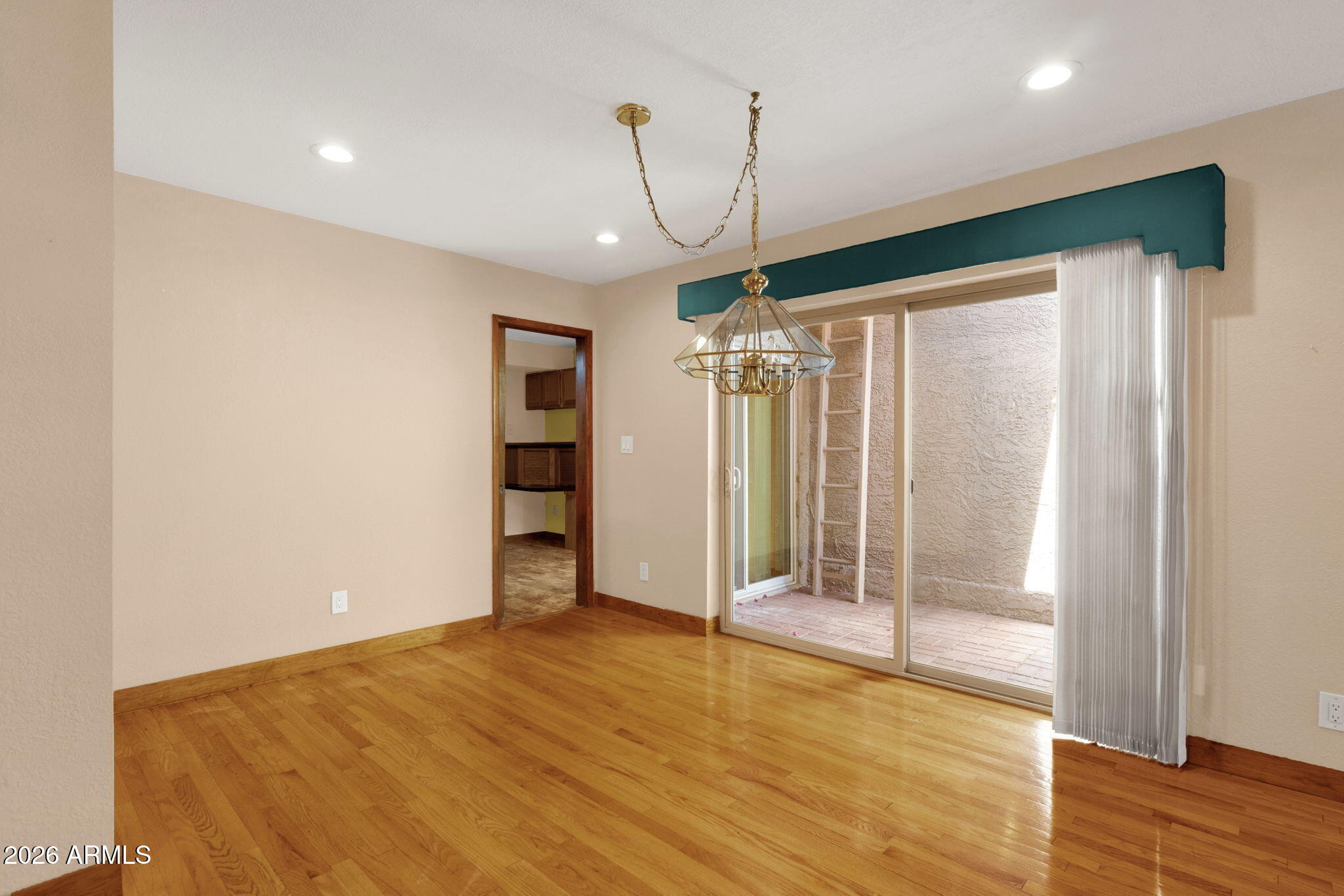 4118 E LARKSPUR Drive