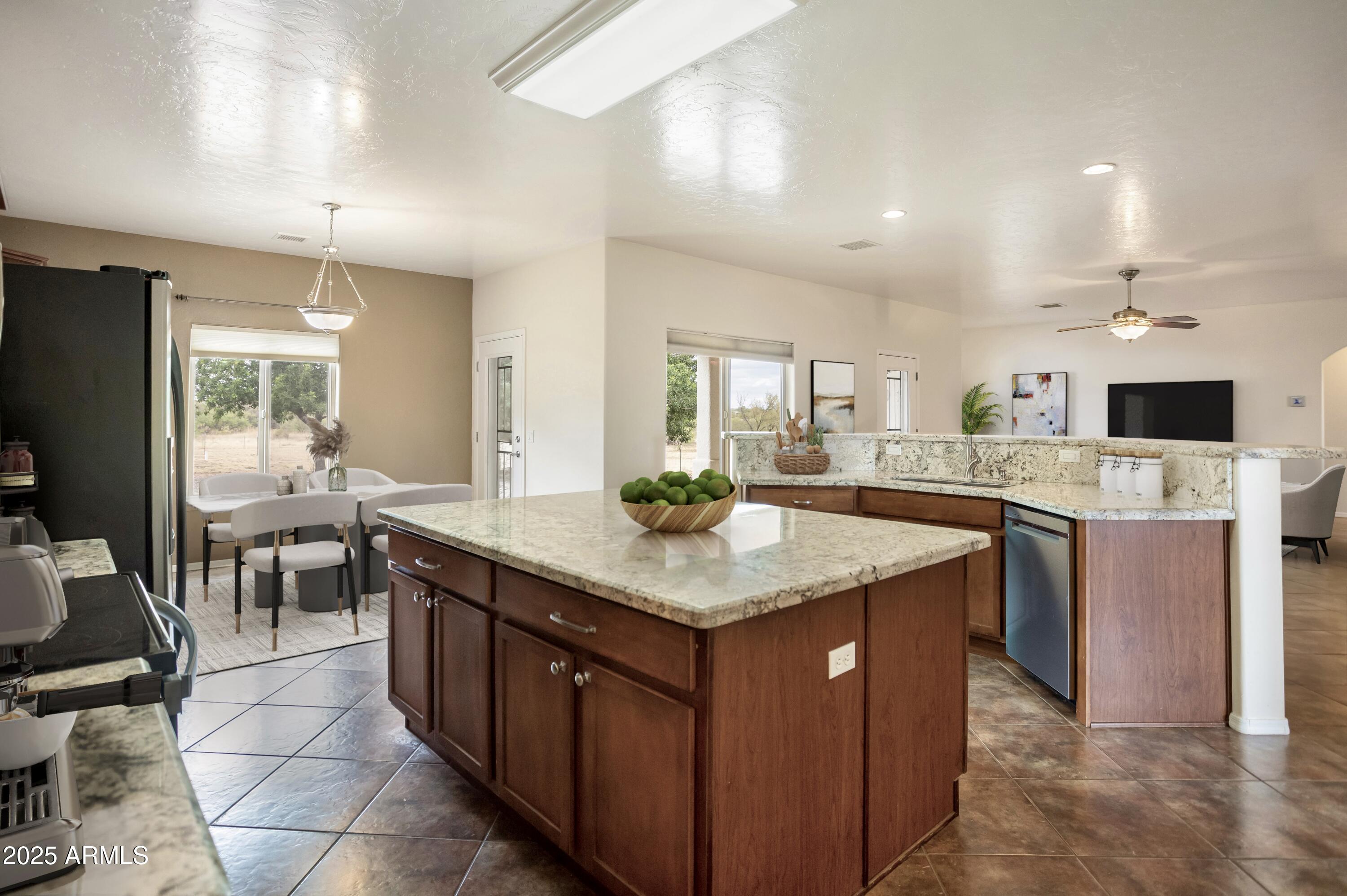 LOS RANCHOS - Residential