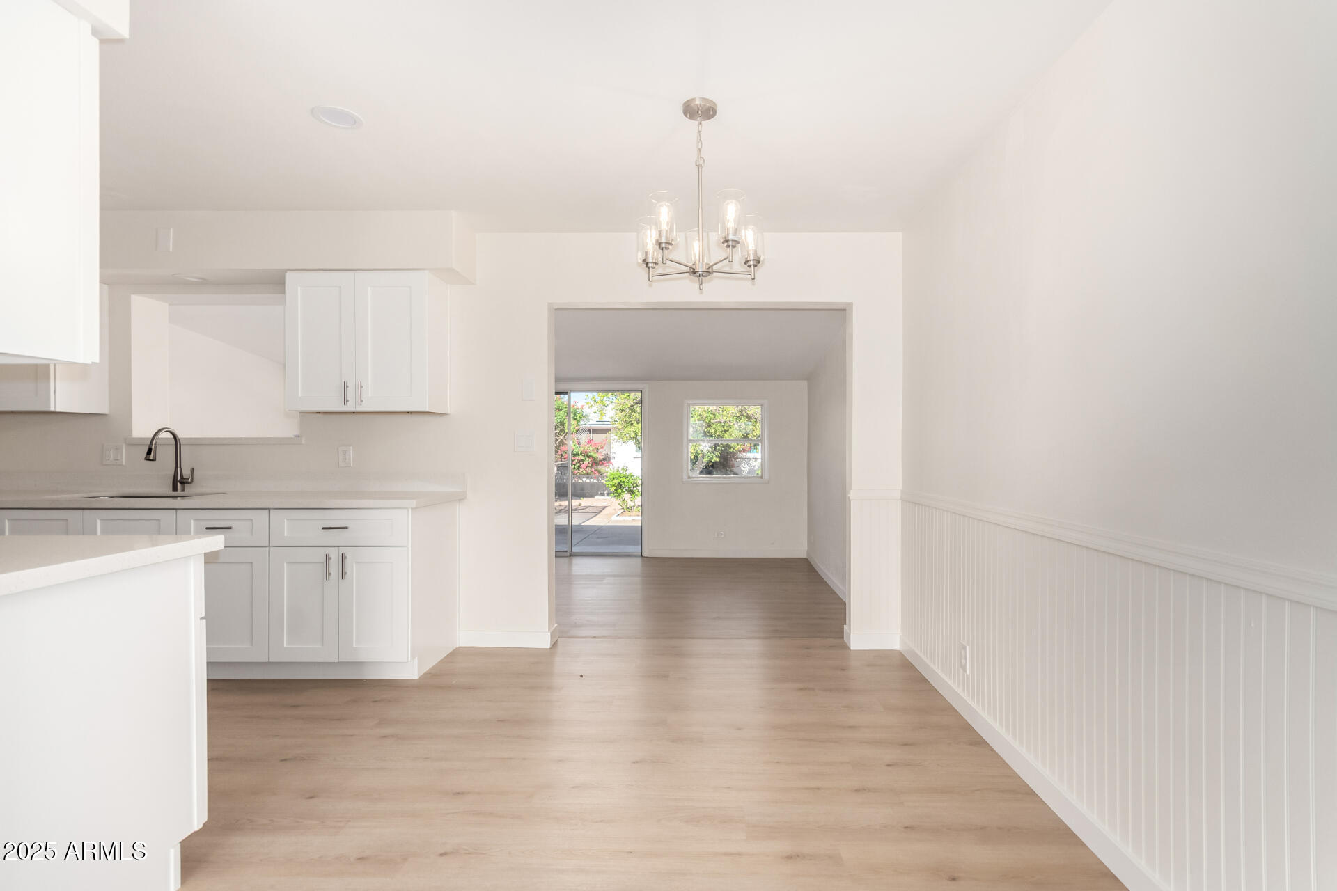 5228 E DES MOINES Street