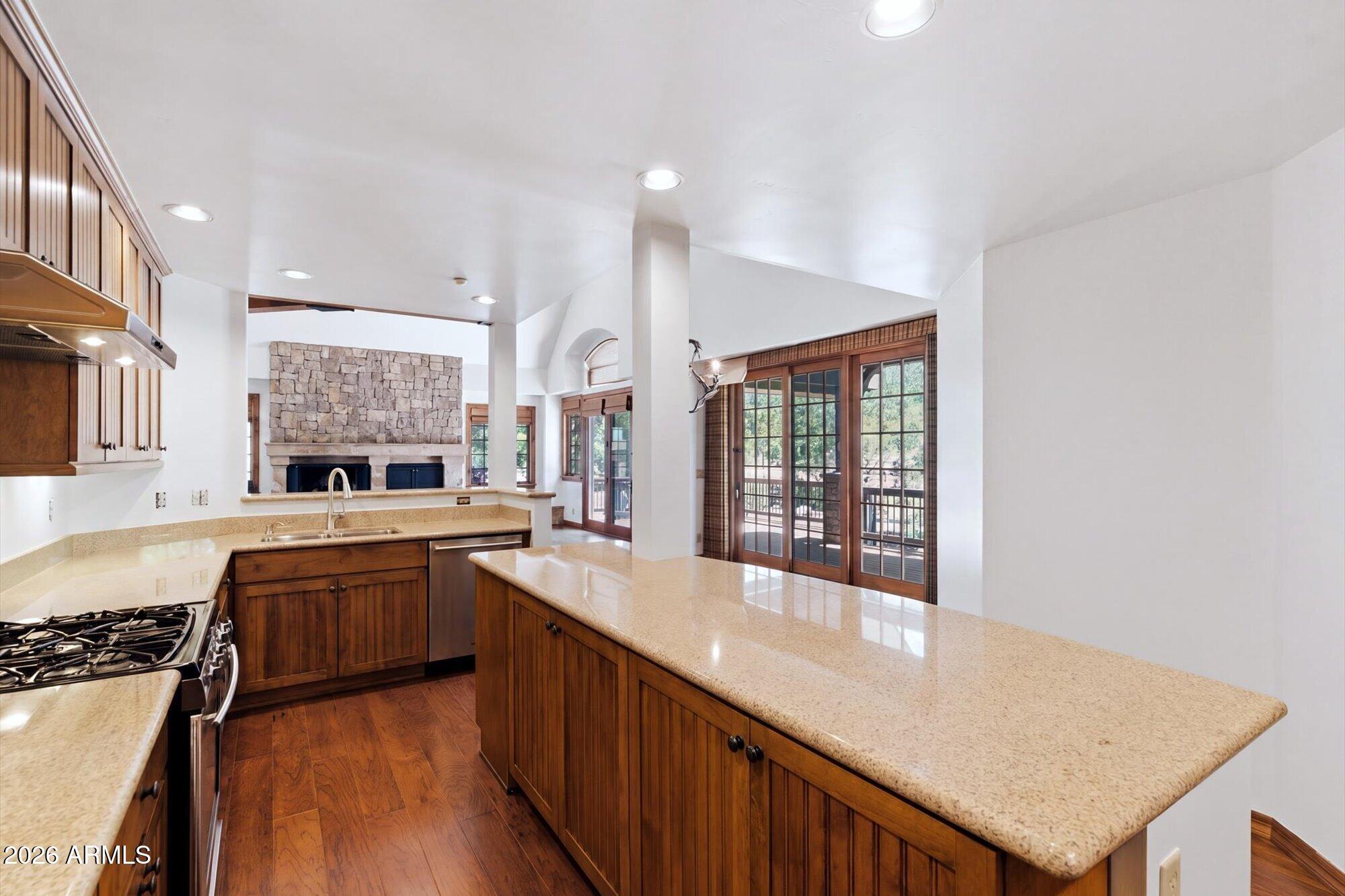 1713 E SOLITUDE Court