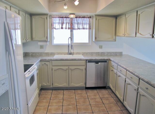 VISTA VILLAGE UNIT 5 - Residential Lease