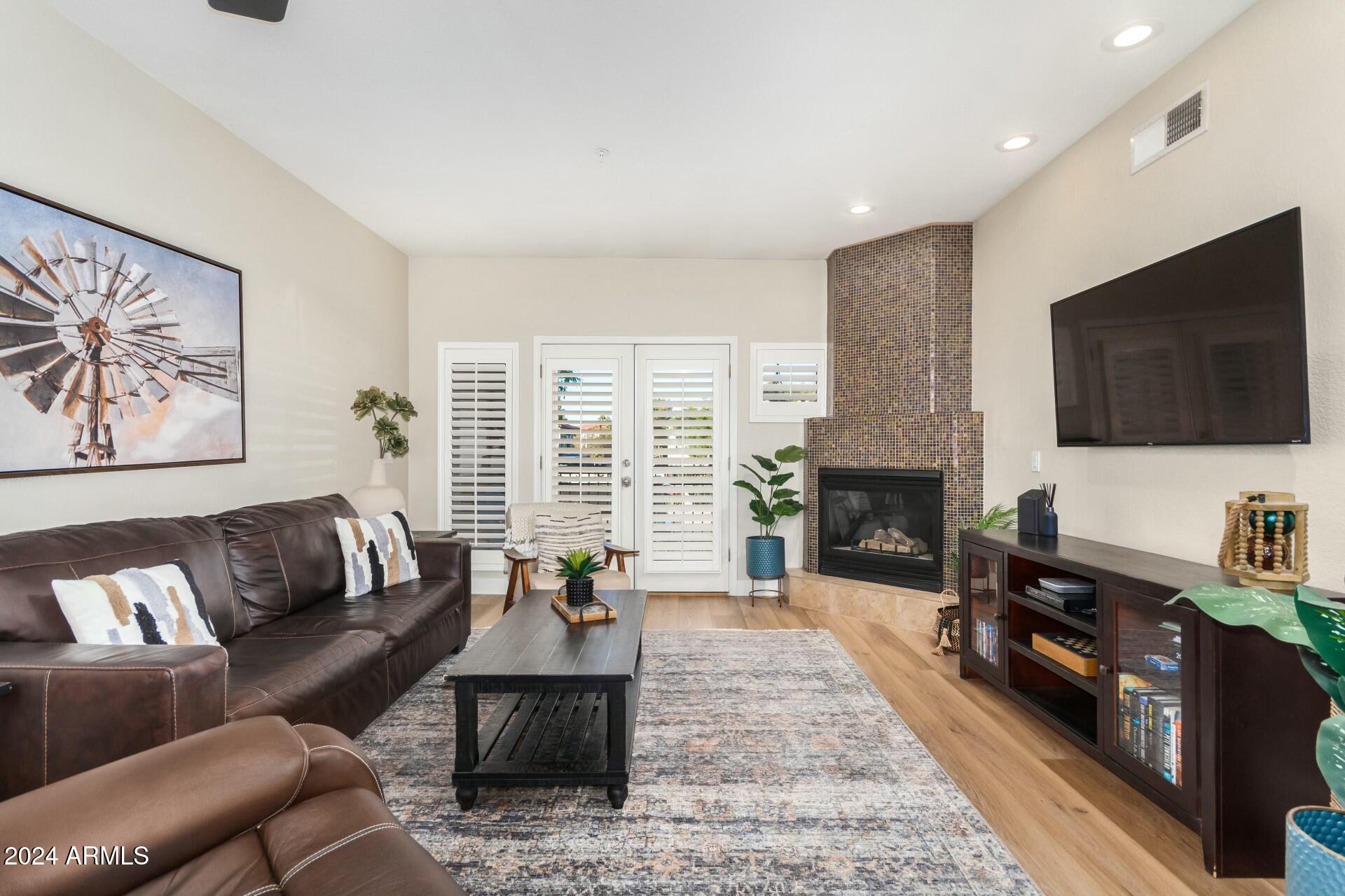 7021 E EARLL Drive 215