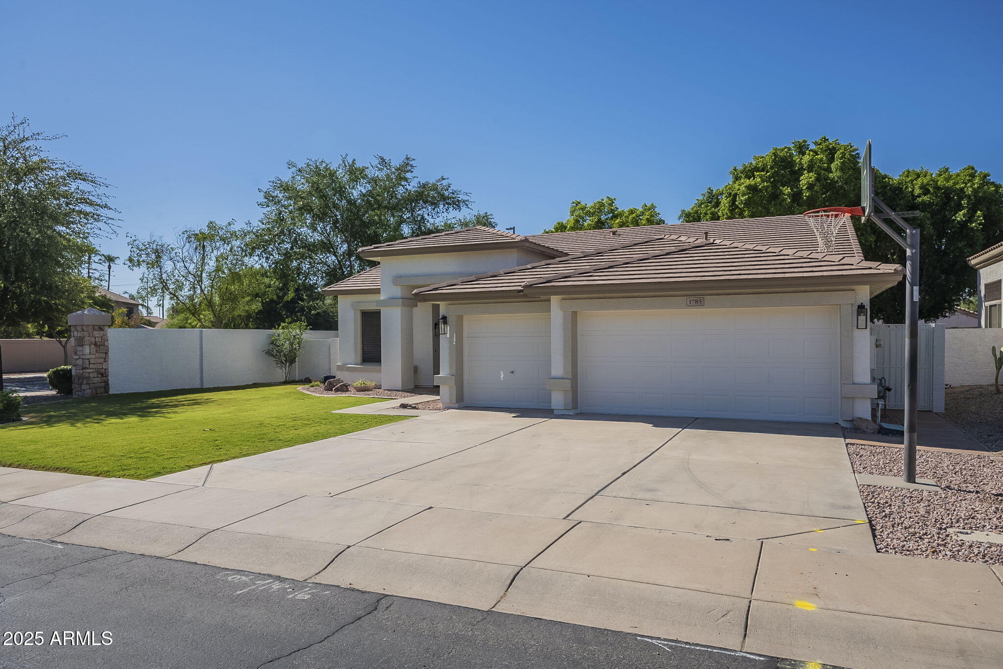 1785 E SERENO Drive