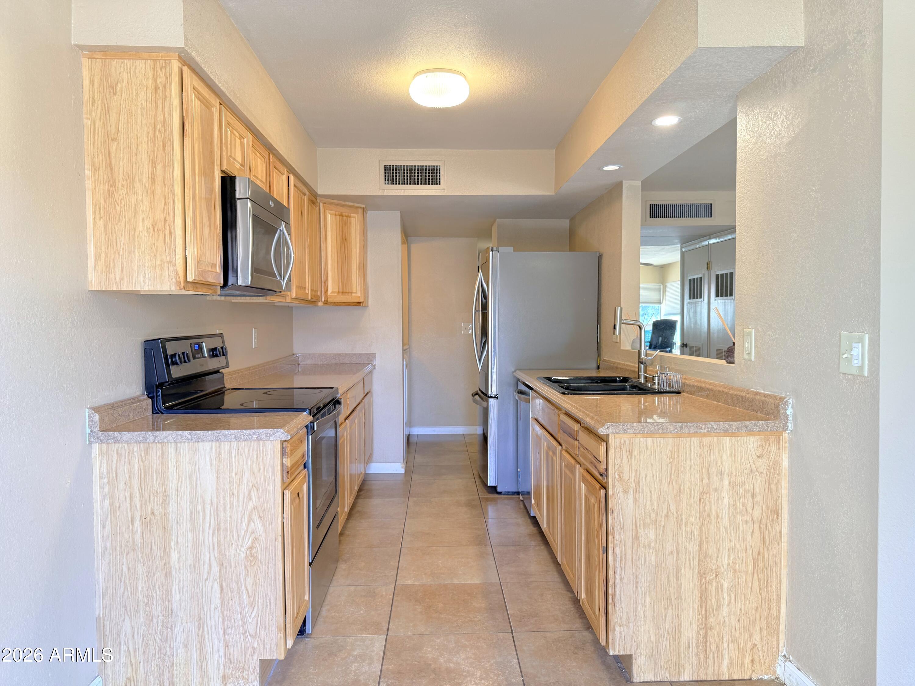 5625 S ADMIRALTY Court E E