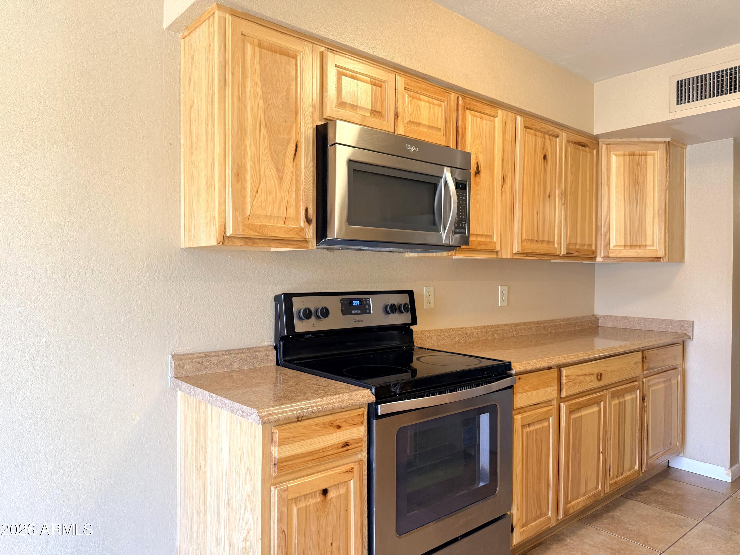 5625 S ADMIRALTY Court E E