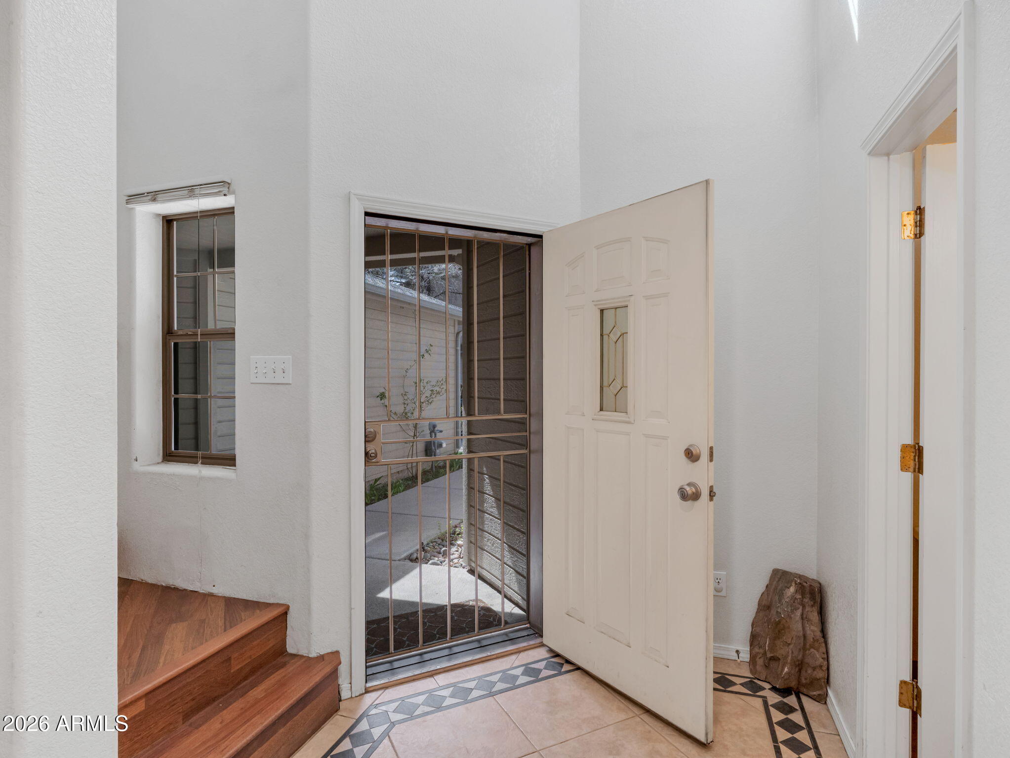 5800 N CHRISTMAS TREE Lane 102