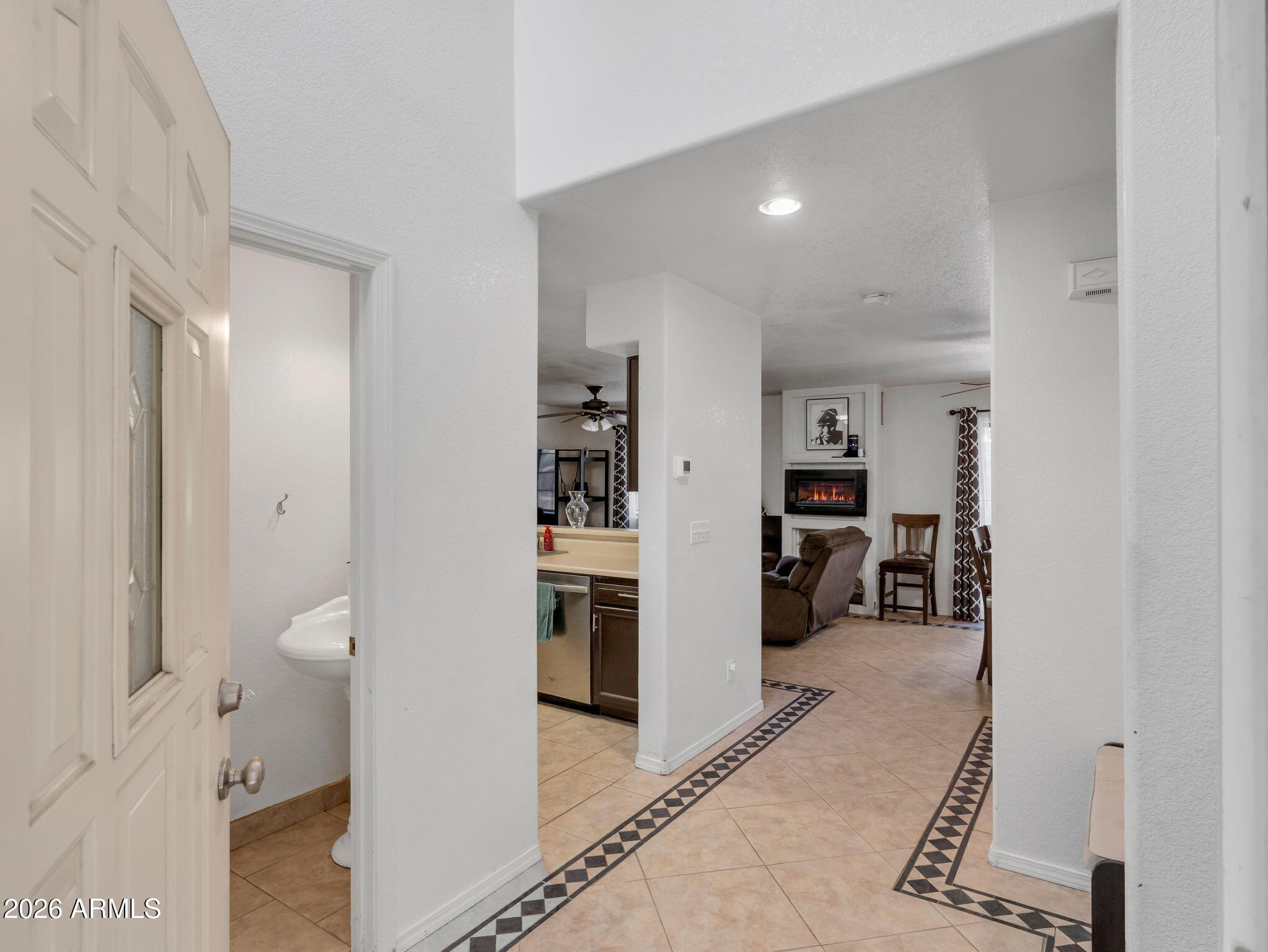 5800 N CHRISTMAS TREE Lane 102