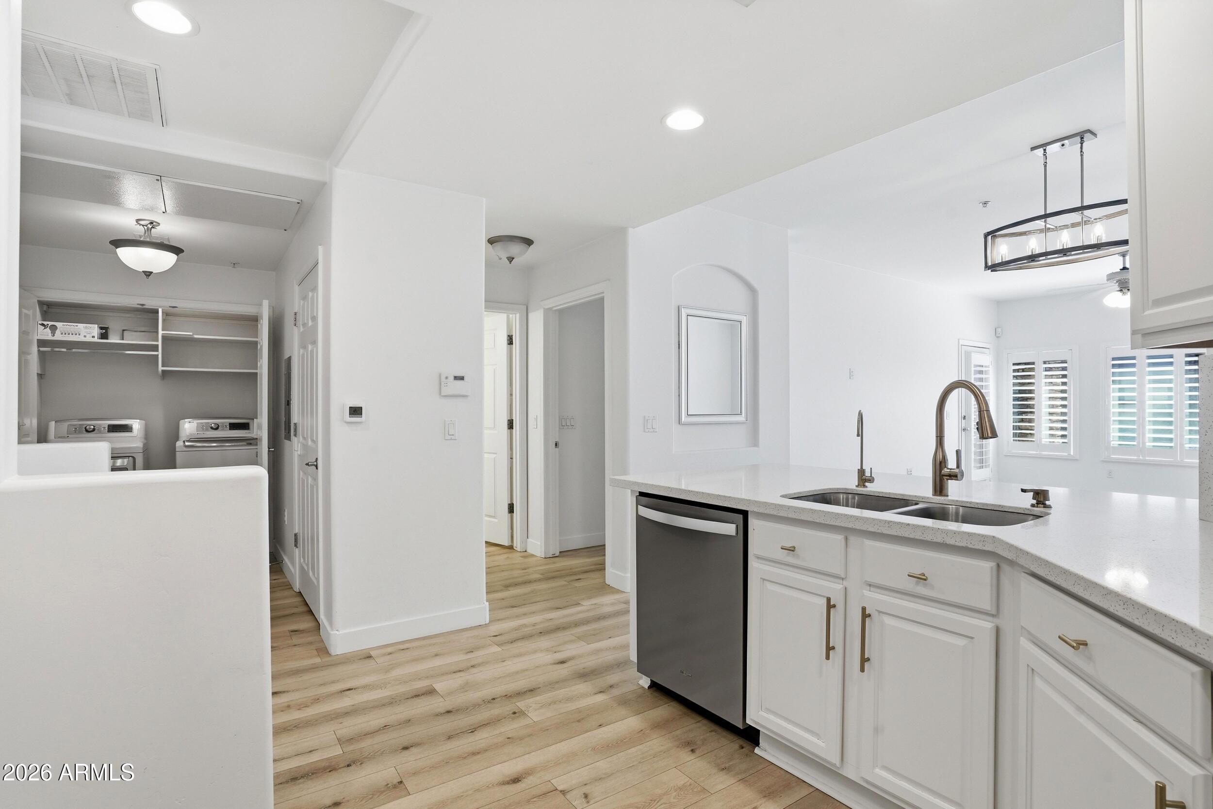 5350 E DEER VALLEY Drive 2435