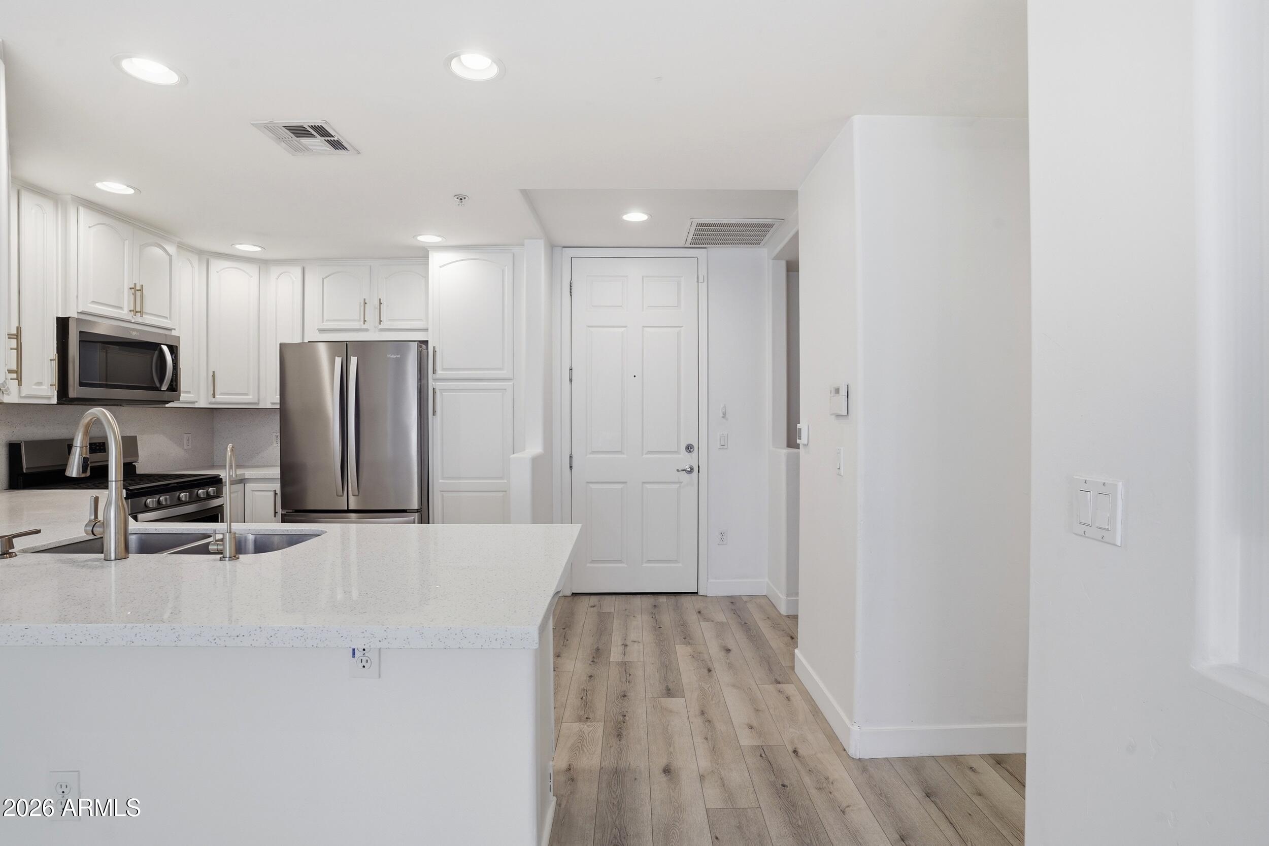 5350 E DEER VALLEY Drive 2435