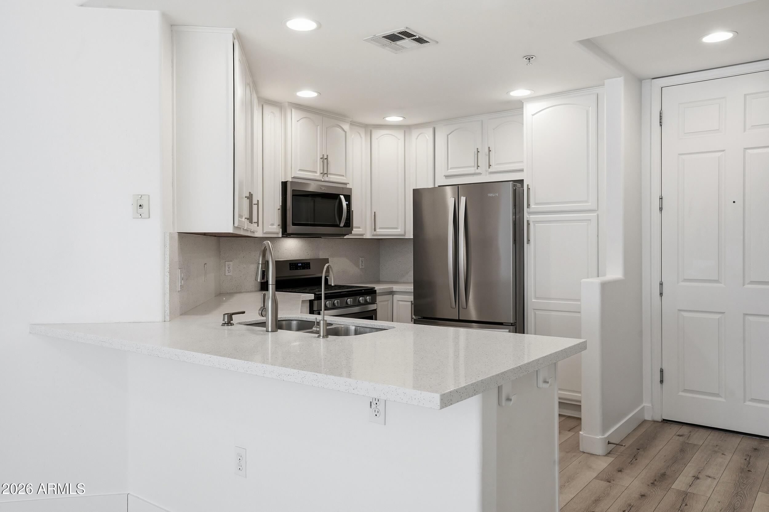 5350 E DEER VALLEY Drive 2435