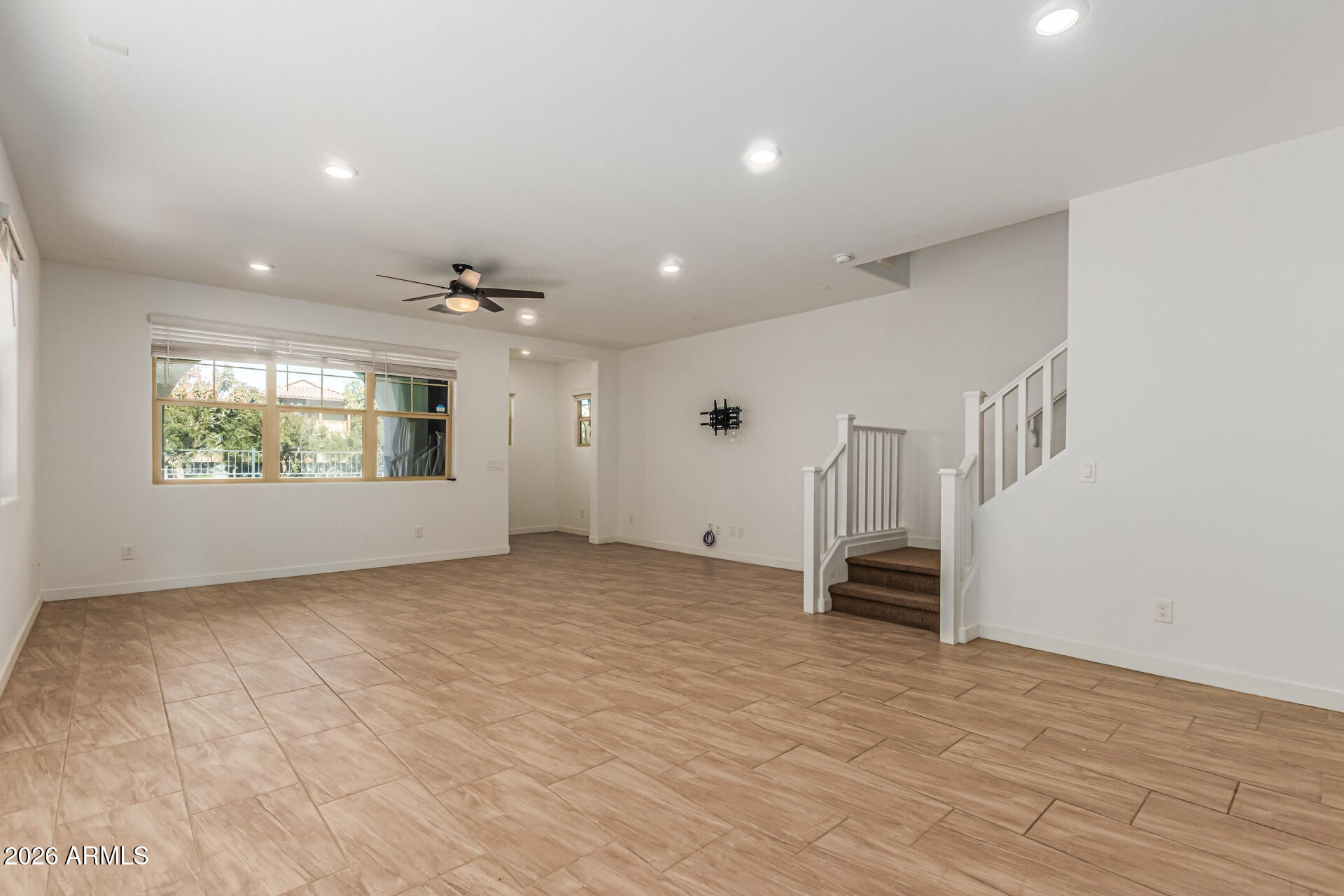 1213 E WEATHERBY Way