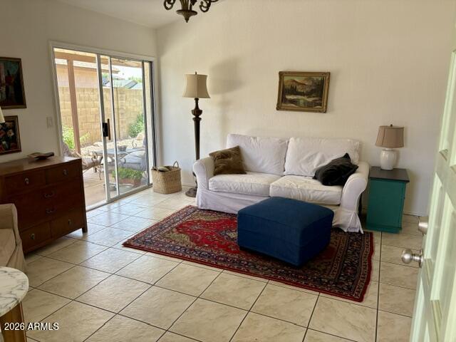 1833 E BLUEFIELD Avenue