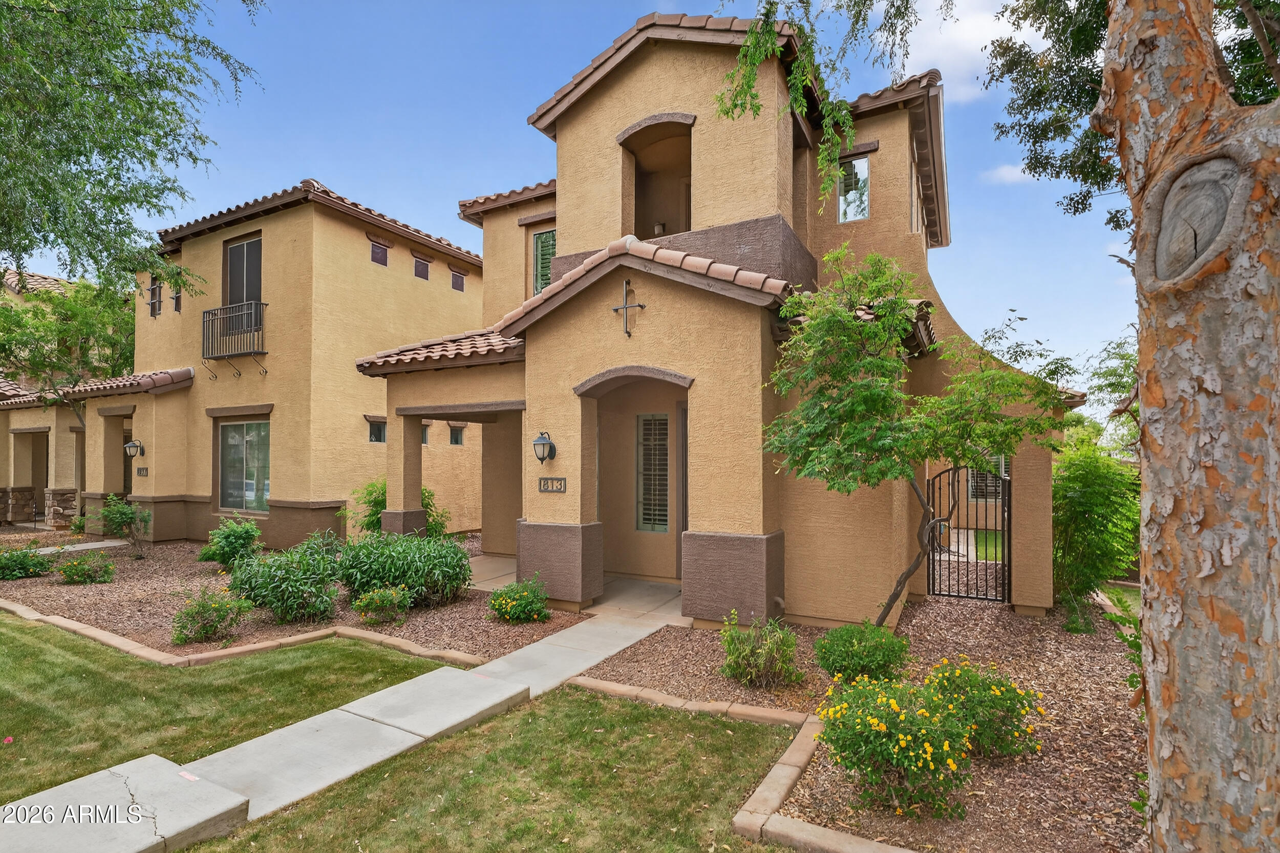 813 W VILLAGE Parkway