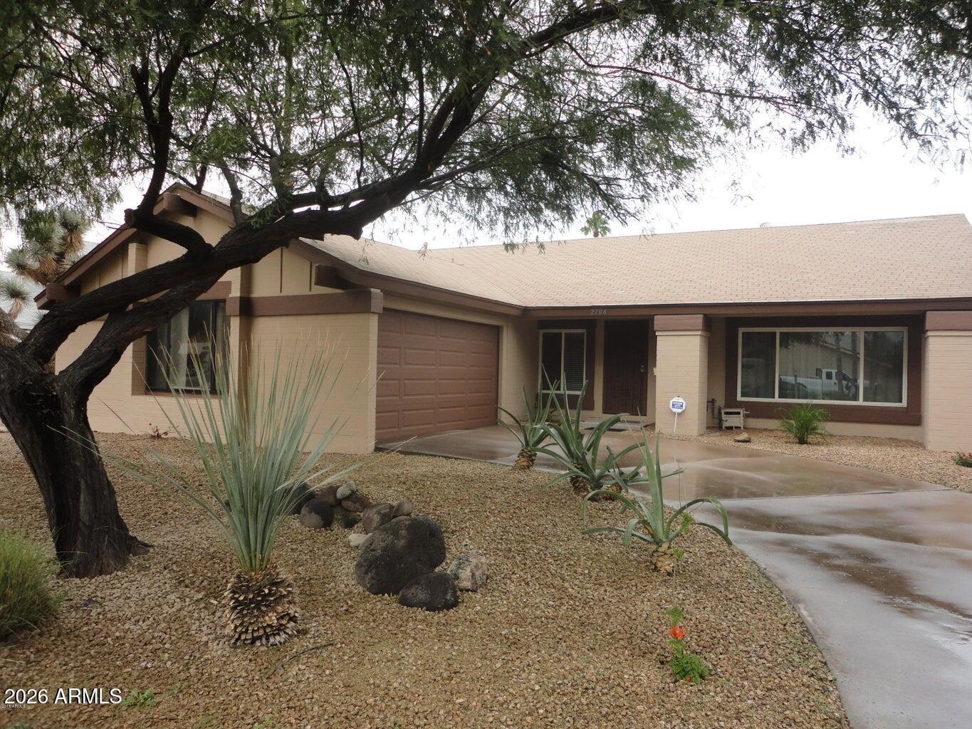 2706 E SYLVIA Street