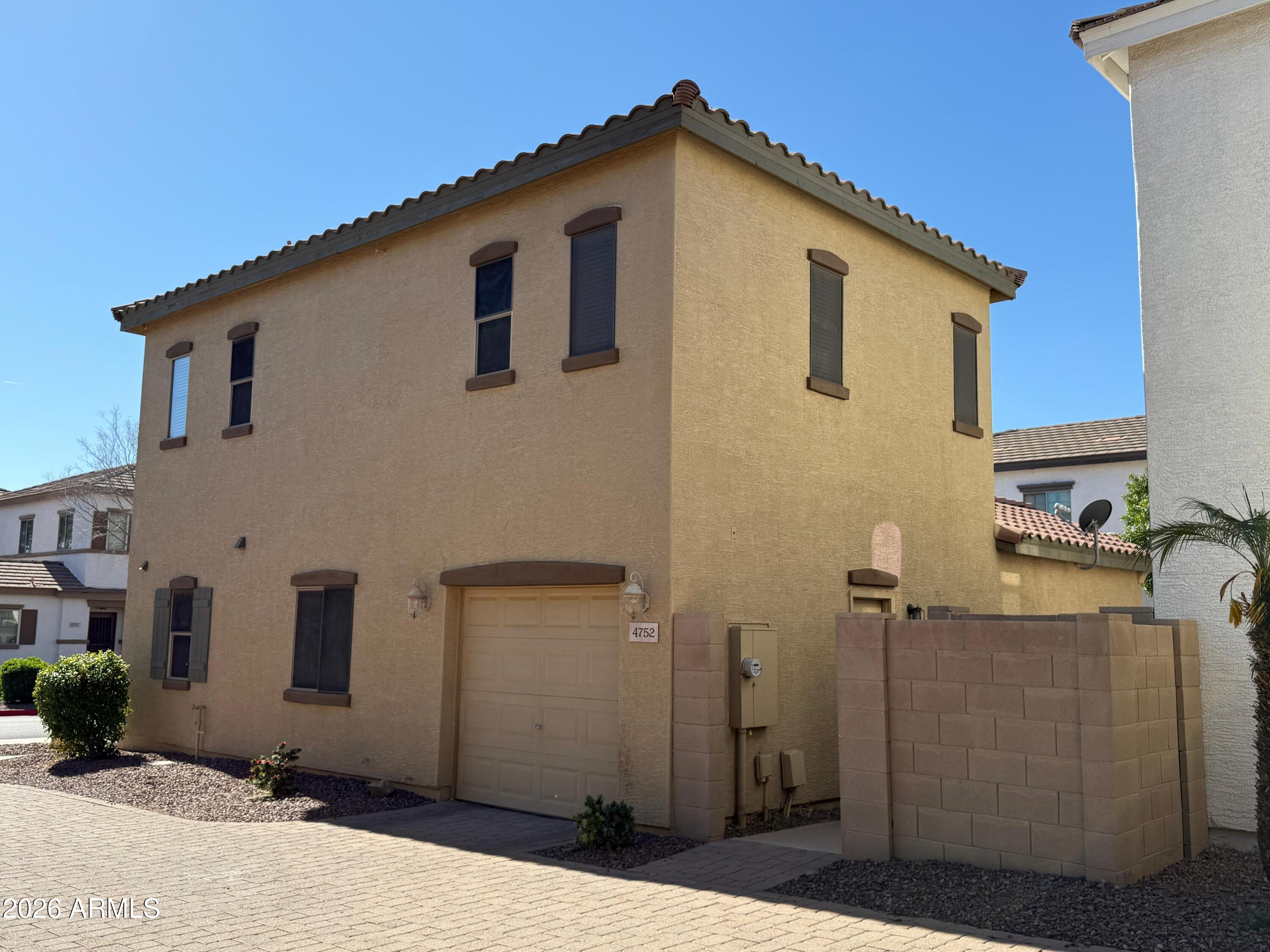 4752 E Laurel Avenue