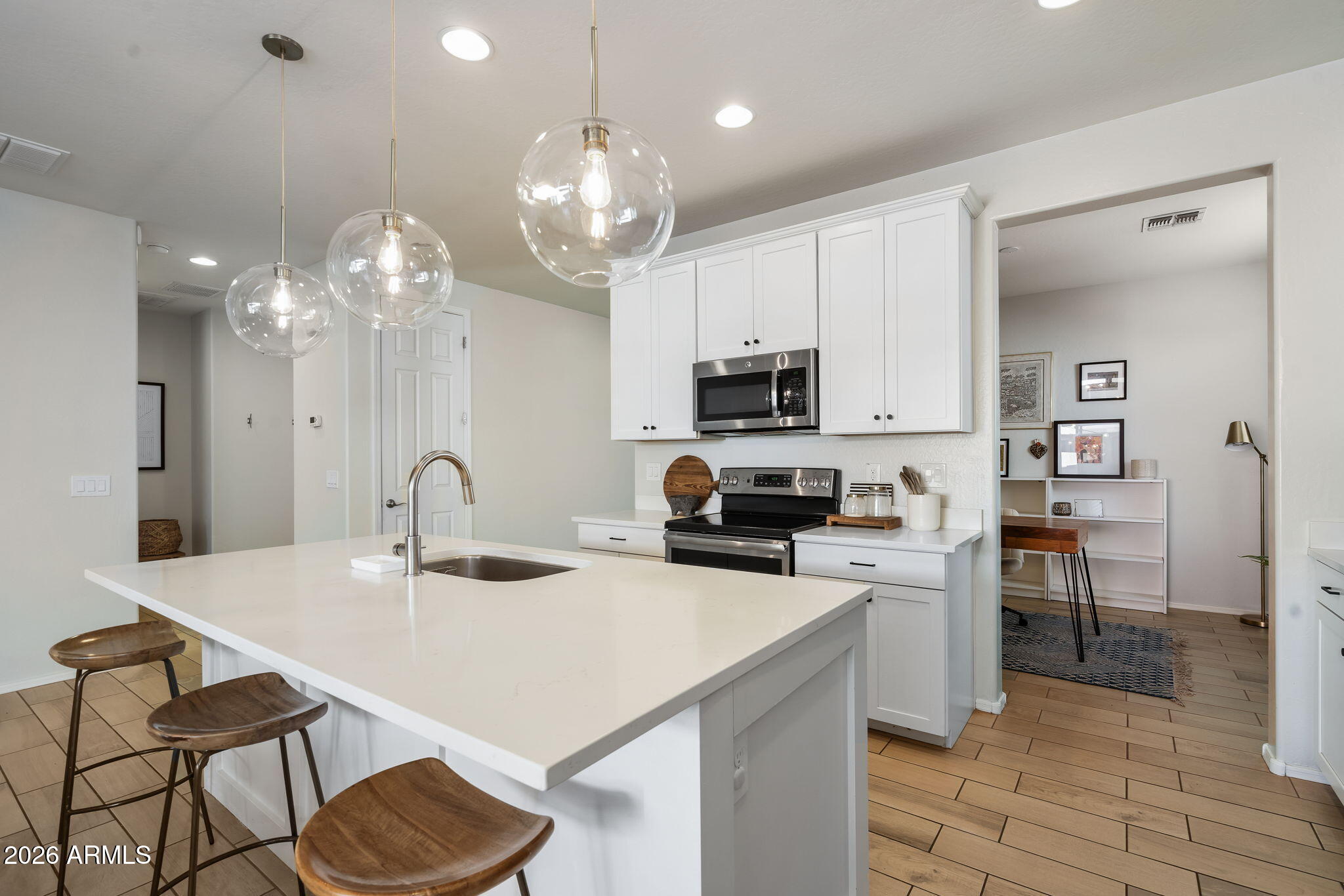 4822 W ST ANNE Avenue