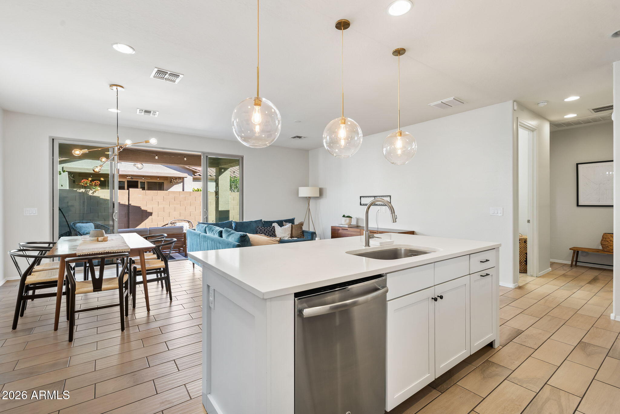 4822 W ST ANNE Avenue