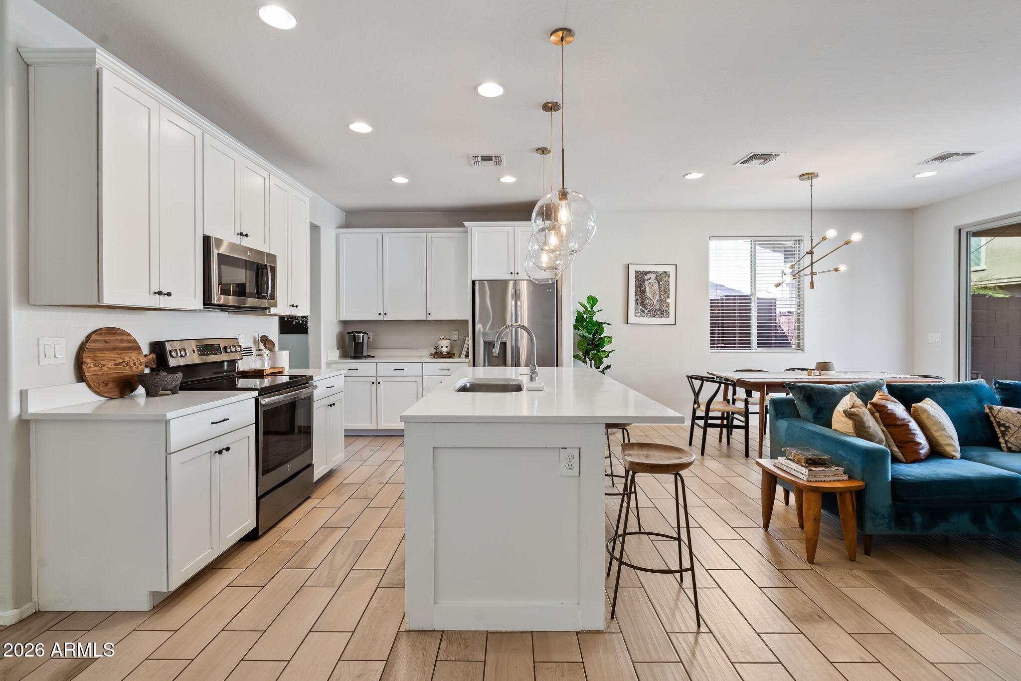 4822 W ST ANNE Avenue