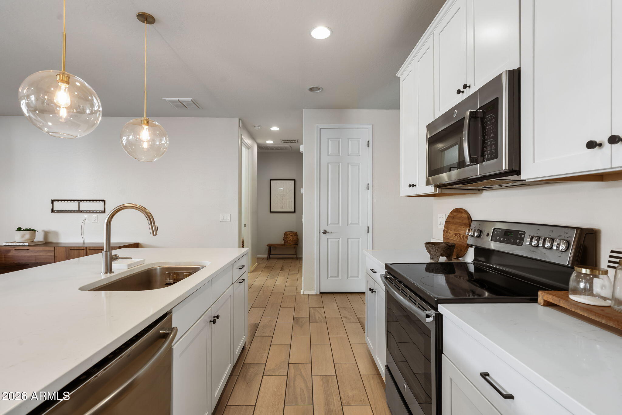 4822 W ST ANNE Avenue