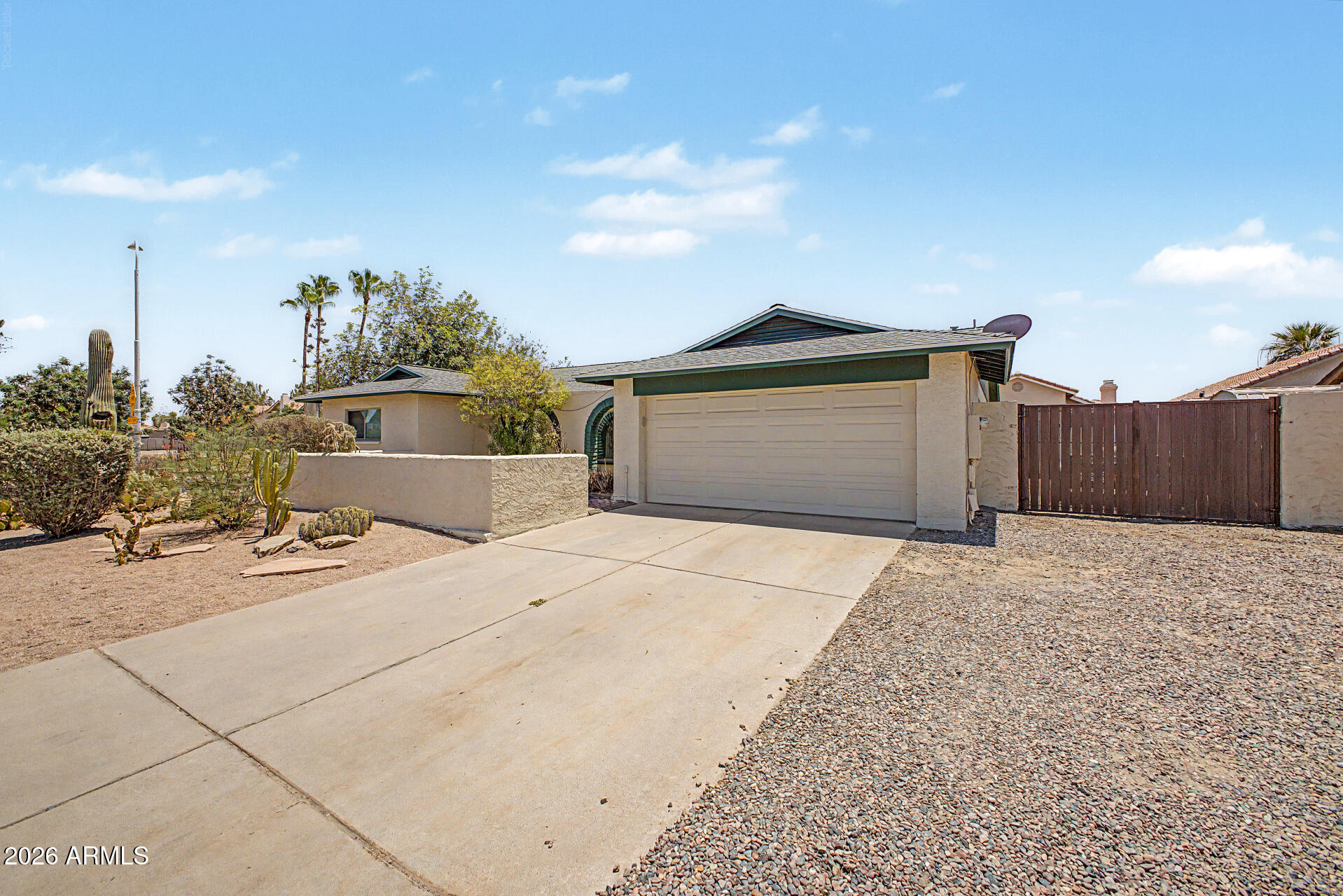 639 W STRAHAN Drive