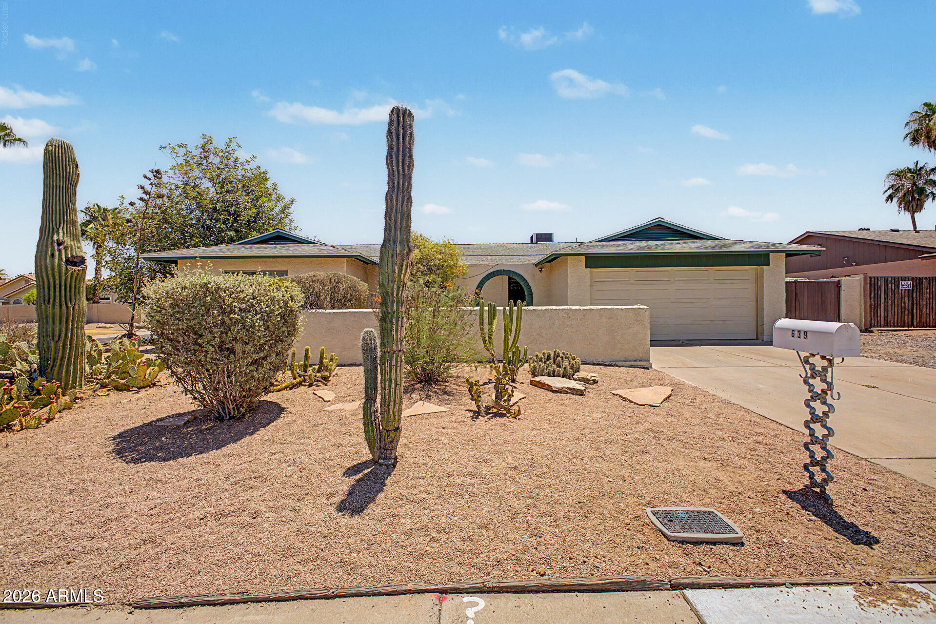 639 W STRAHAN Drive