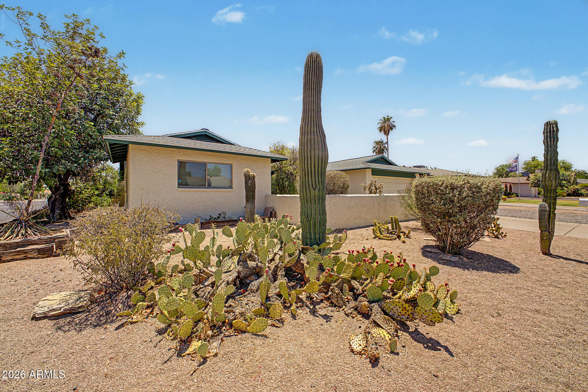 639 W STRAHAN Drive