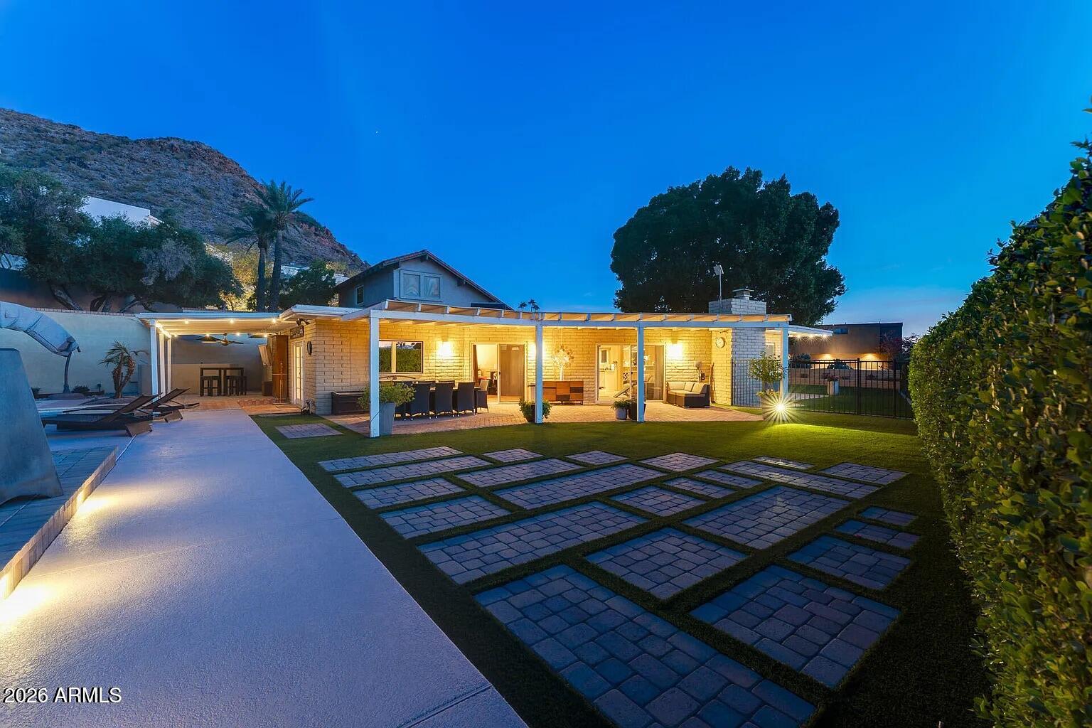 Phoenix, Arizona, 85020, United States, 2 Bedrooms Bedrooms, ,2 BathroomsBathrooms,Residential,Active,2012213