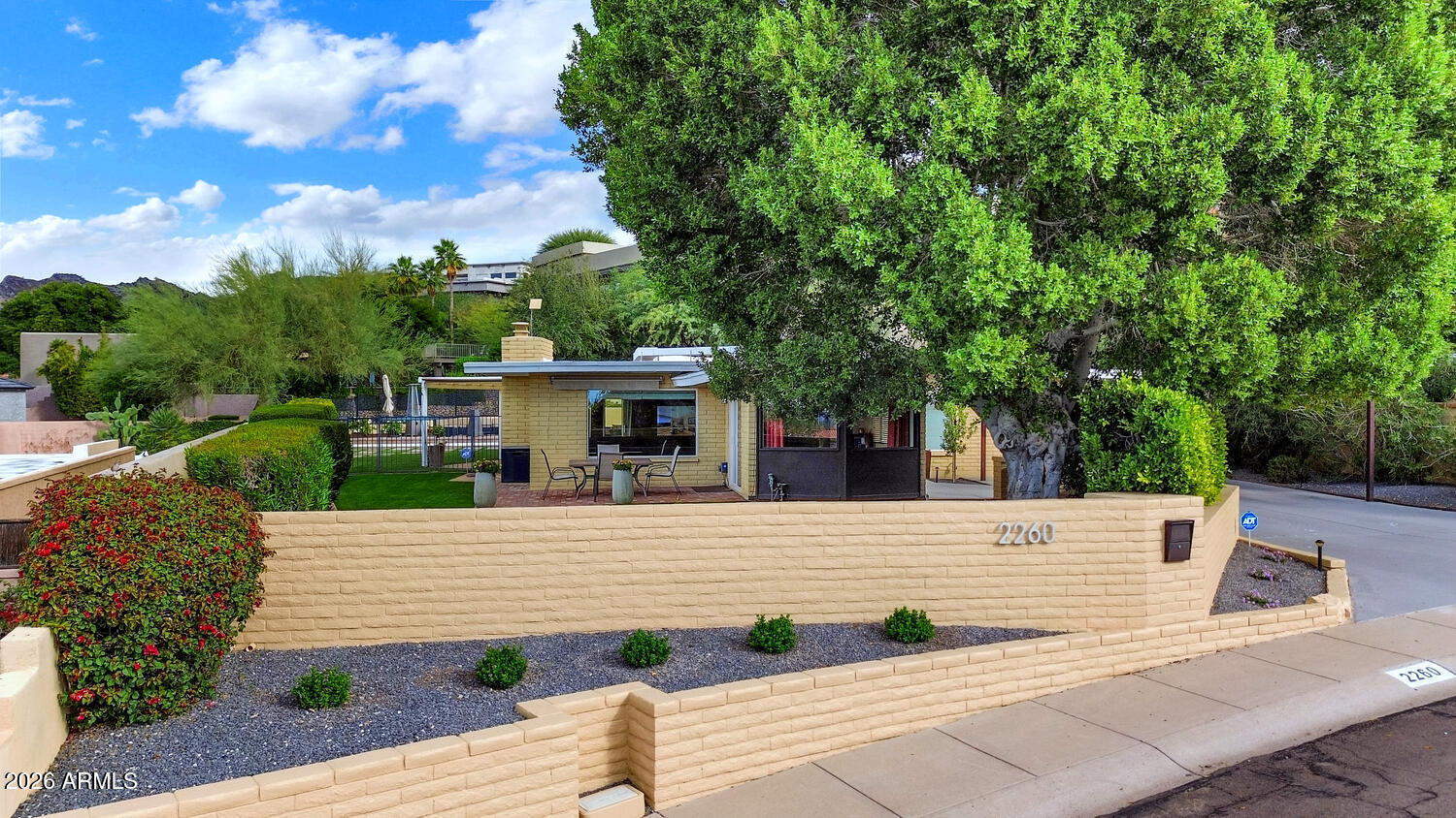 2260 E PALMAIRE Avenue