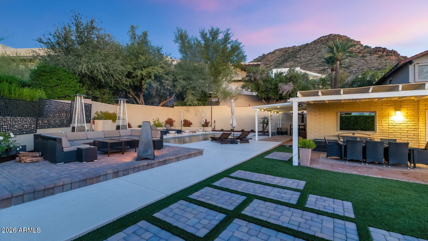 2260 E PALMAIRE Avenue