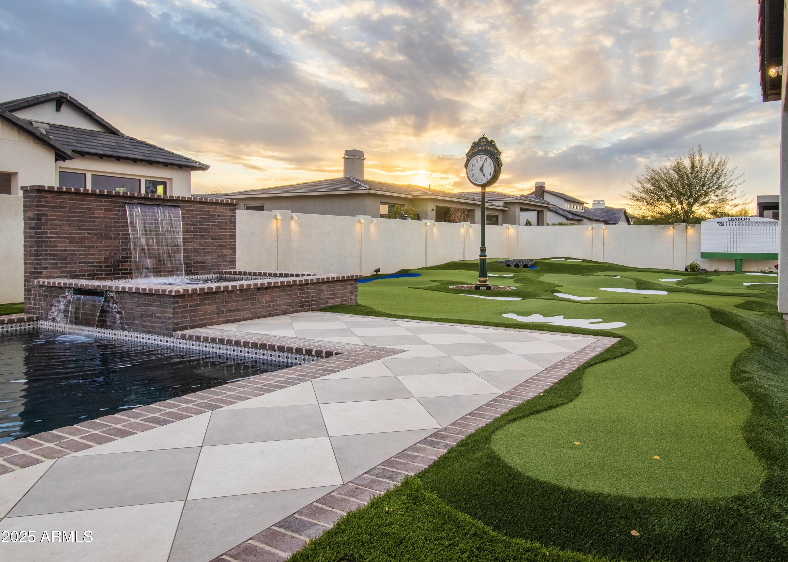 2753 E HUMMINGBIRD Way