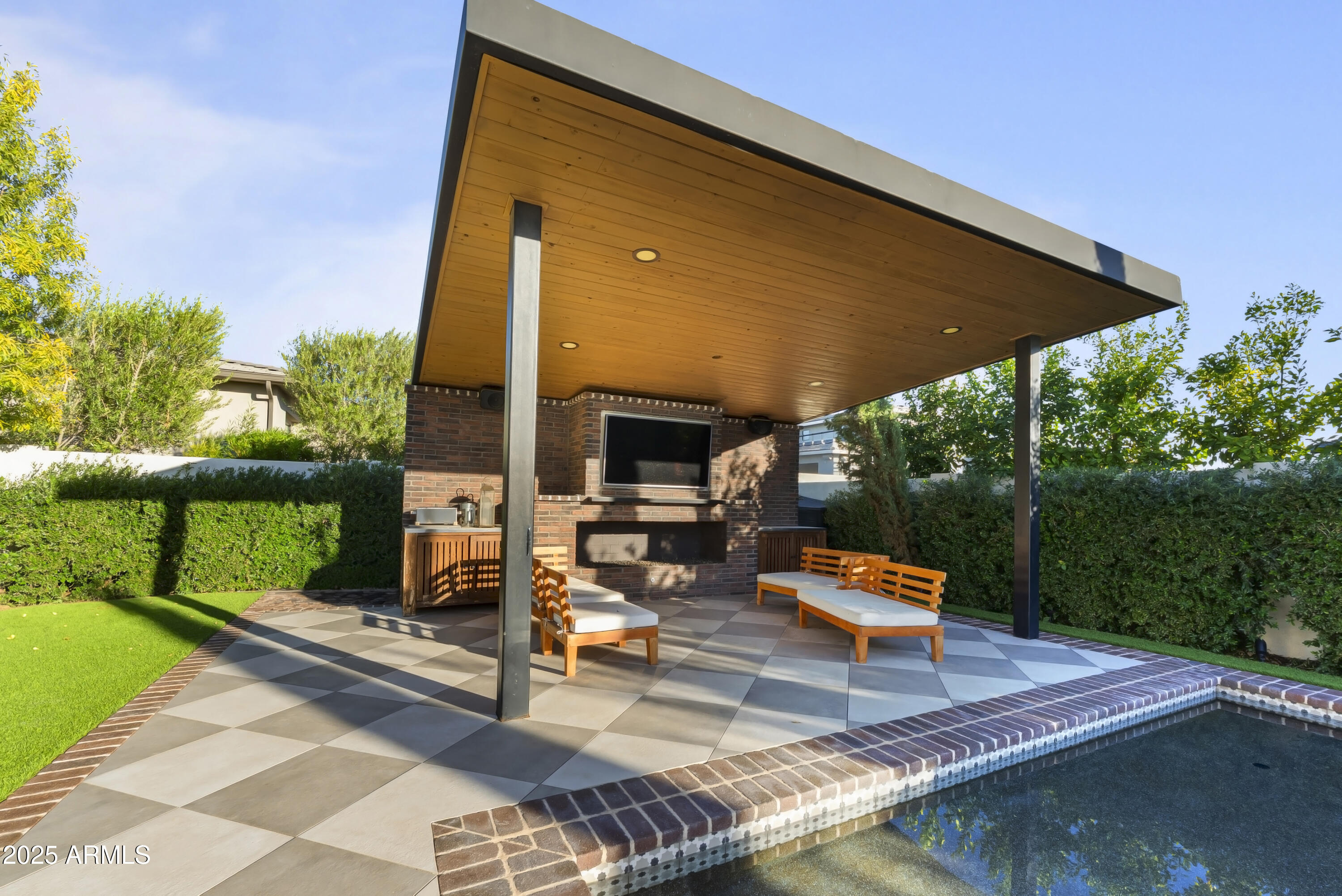 2753 E HUMMINGBIRD Way