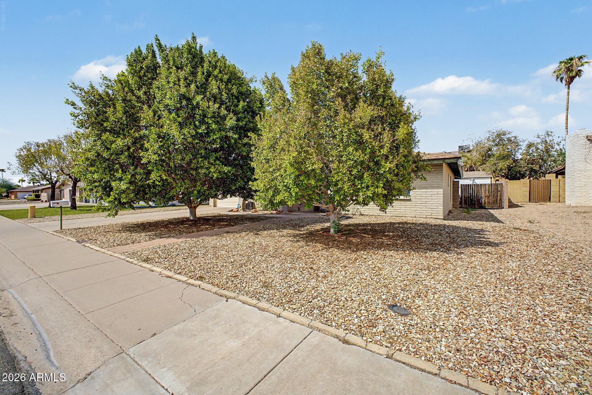 3944 W REDFIELD Road