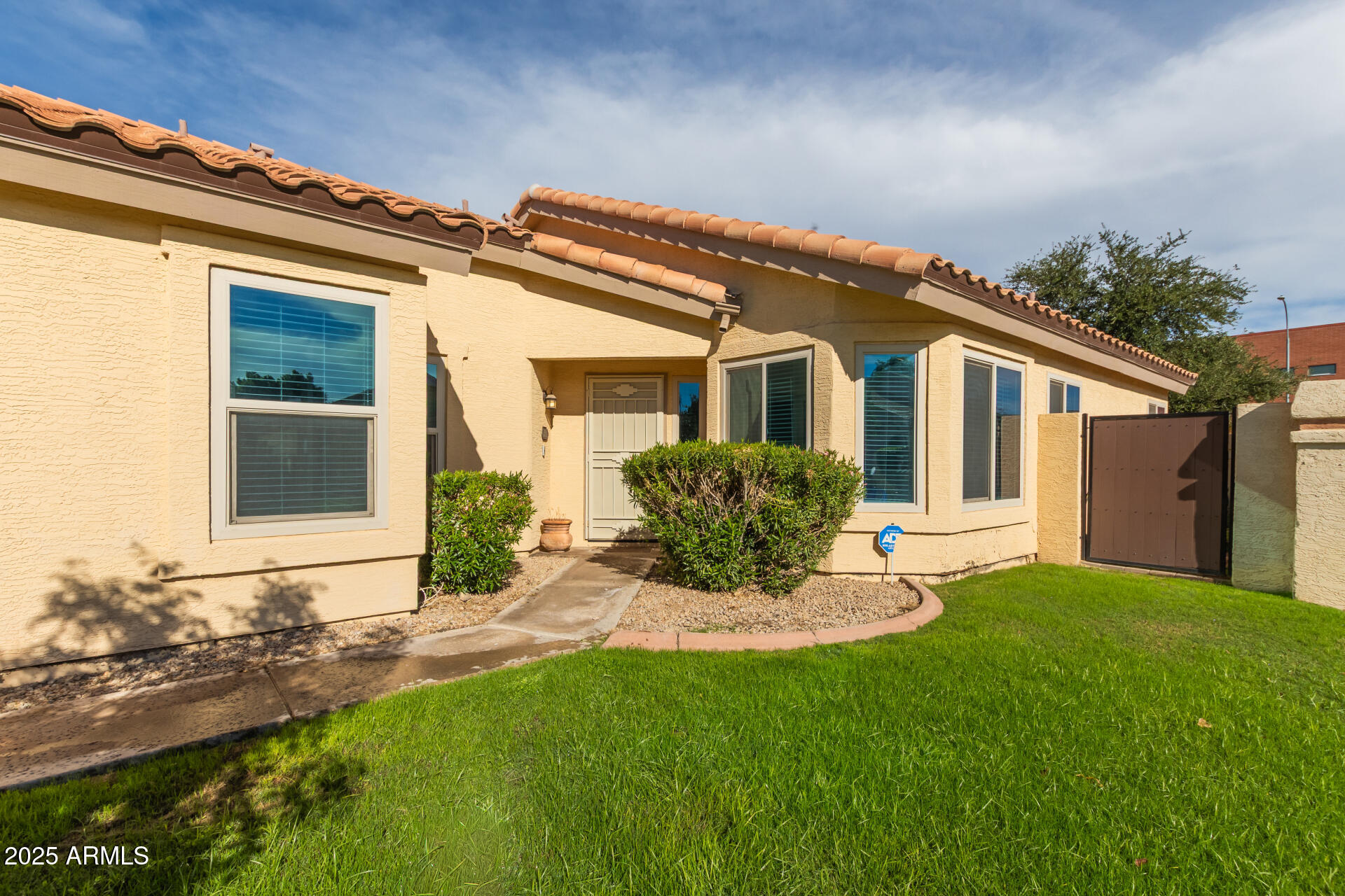 3711 N ROSEWOOD Avenue N