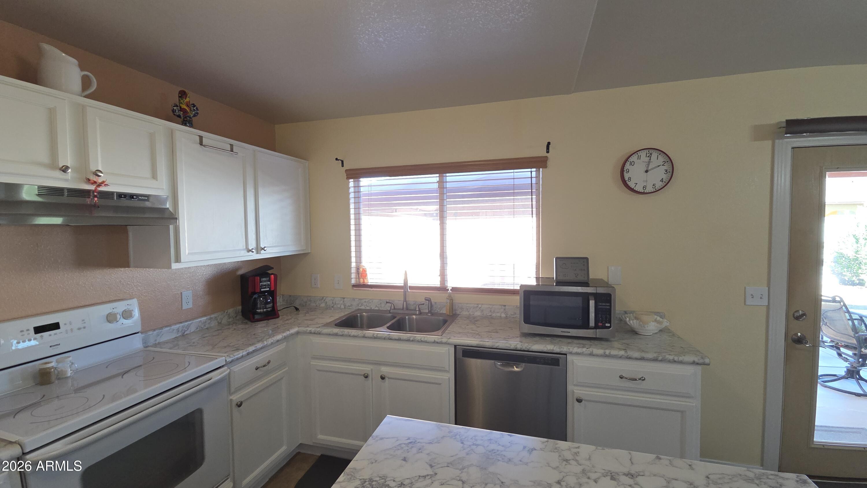 8146 W PINEVETA Drive