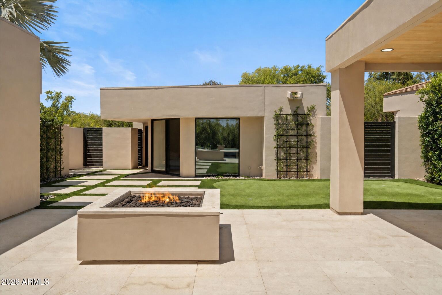 8565 E VISTA DEL LAGO -- N