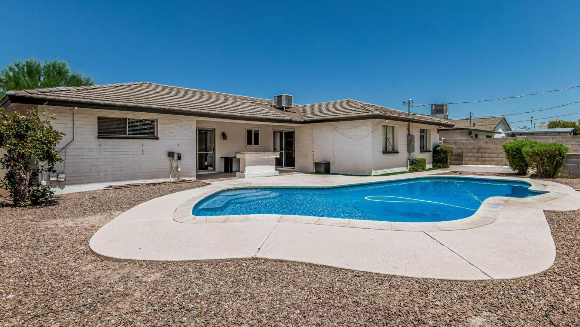 1213 E RIVIERA Drive