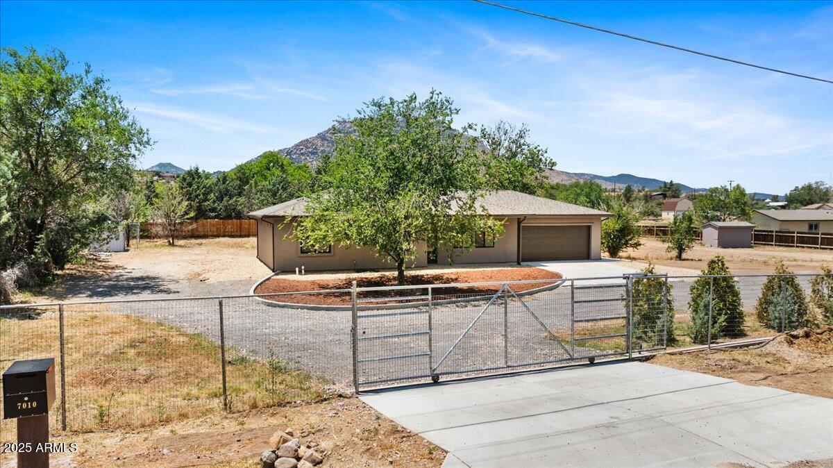 7010 N RACE TRACK Road