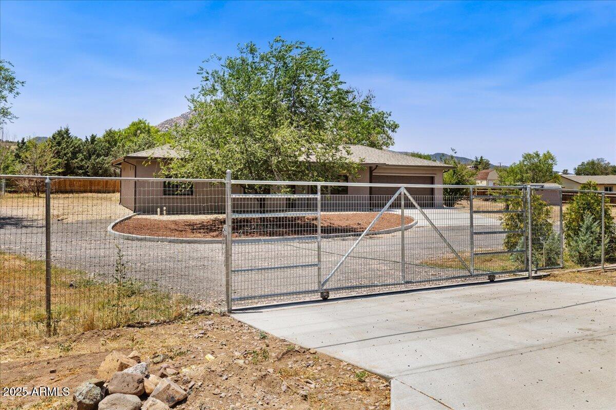 7010 N RACE TRACK Road
