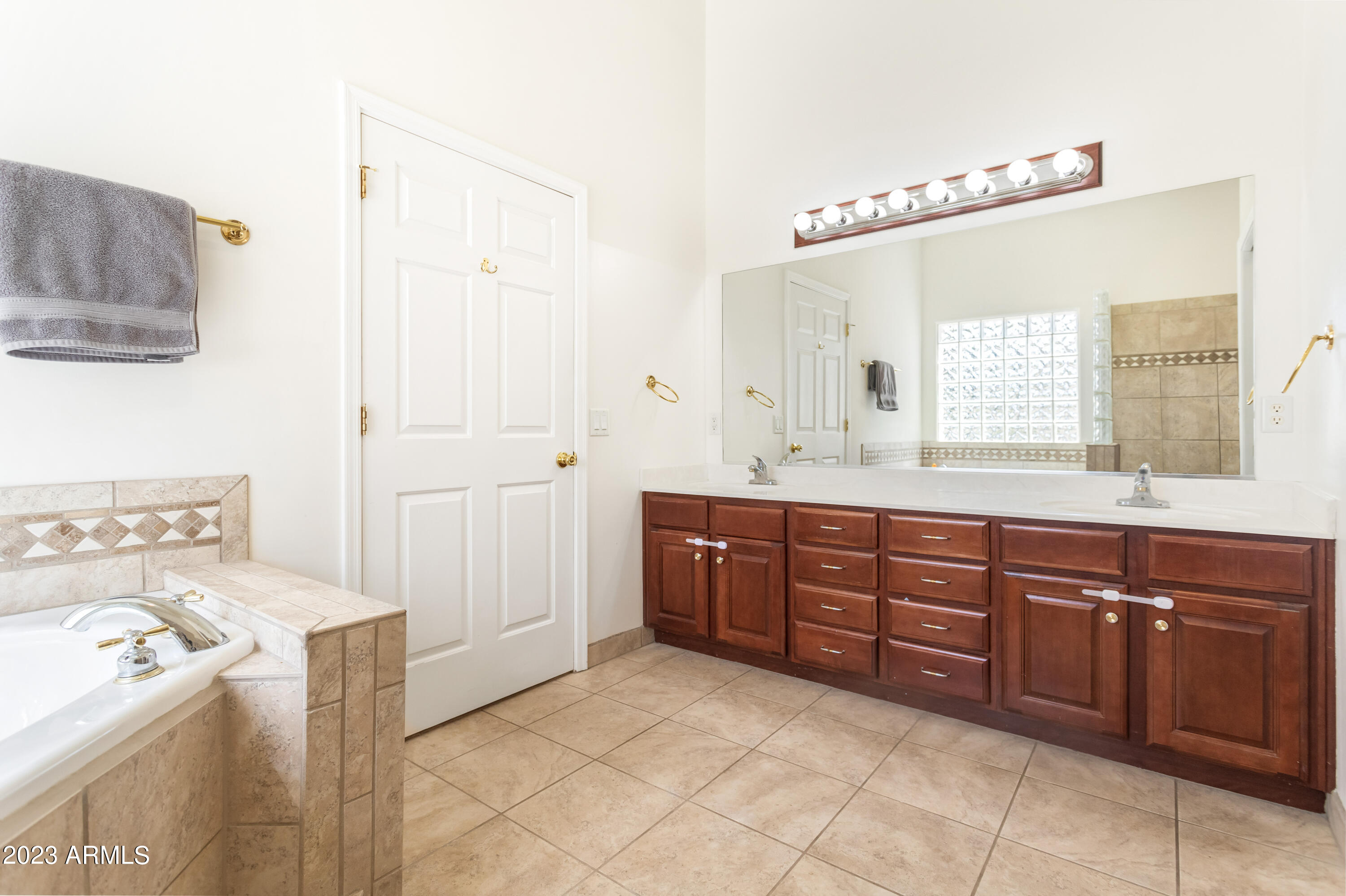 MOUNTAIN SHADOWS PHASE D - Residential