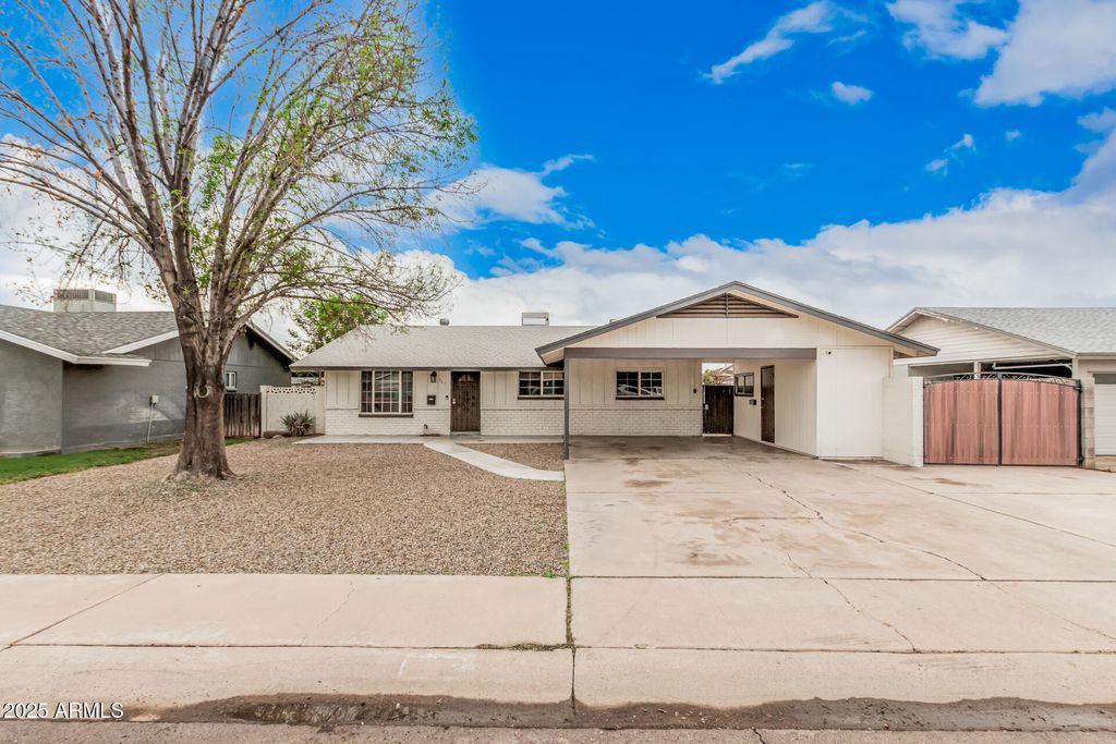 Photo of 847 W Harrison Street, Chandler, AZ 85225 (MLS # 6932335)