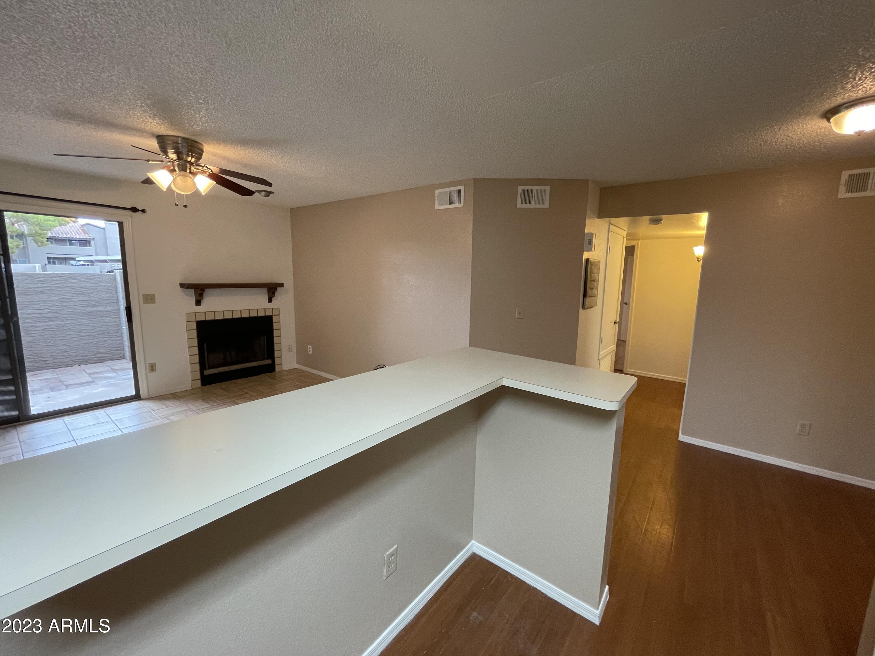 533 W GUADALUPE Road 1094