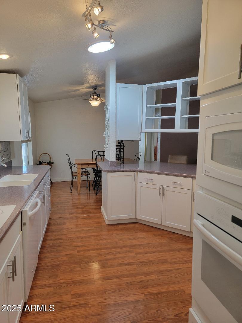 812 E LANCASTER Circle