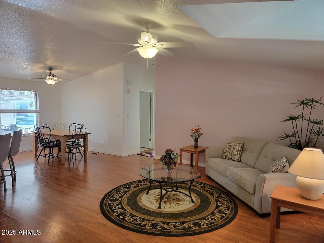 812 E LANCASTER Circle