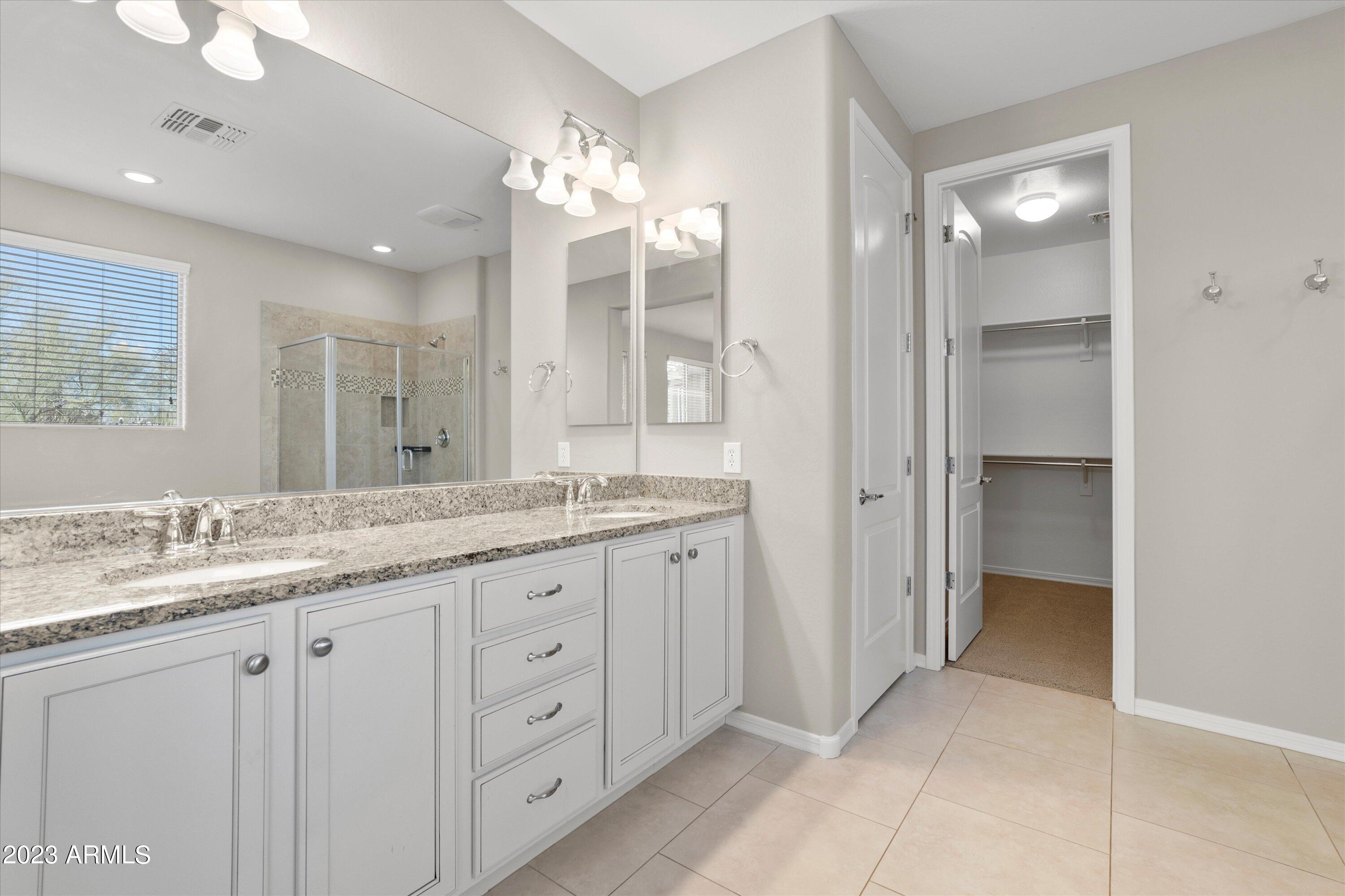 3842 E CAT BALUE Drive