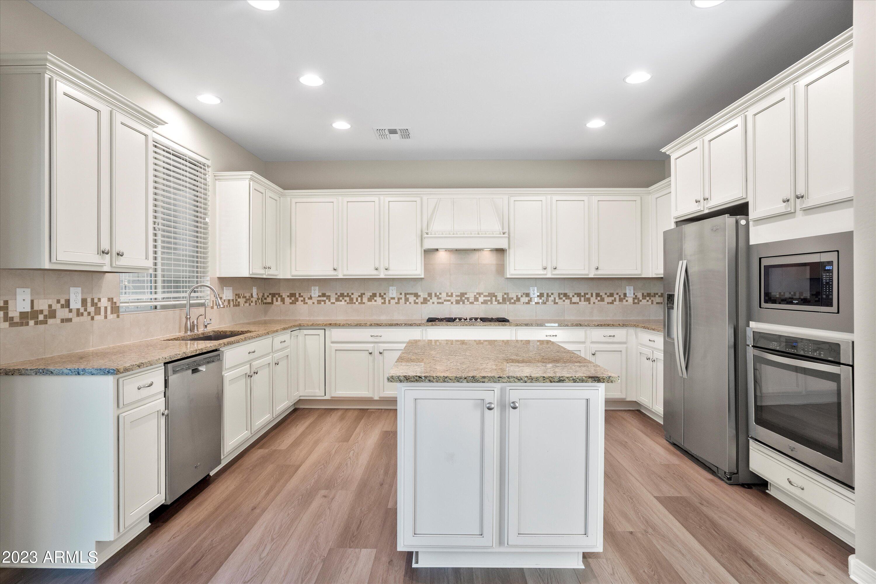 3842 E CAT BALUE Drive