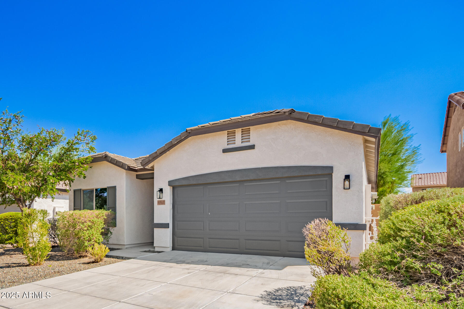 1747 W STRAIGHT ARROW Lane