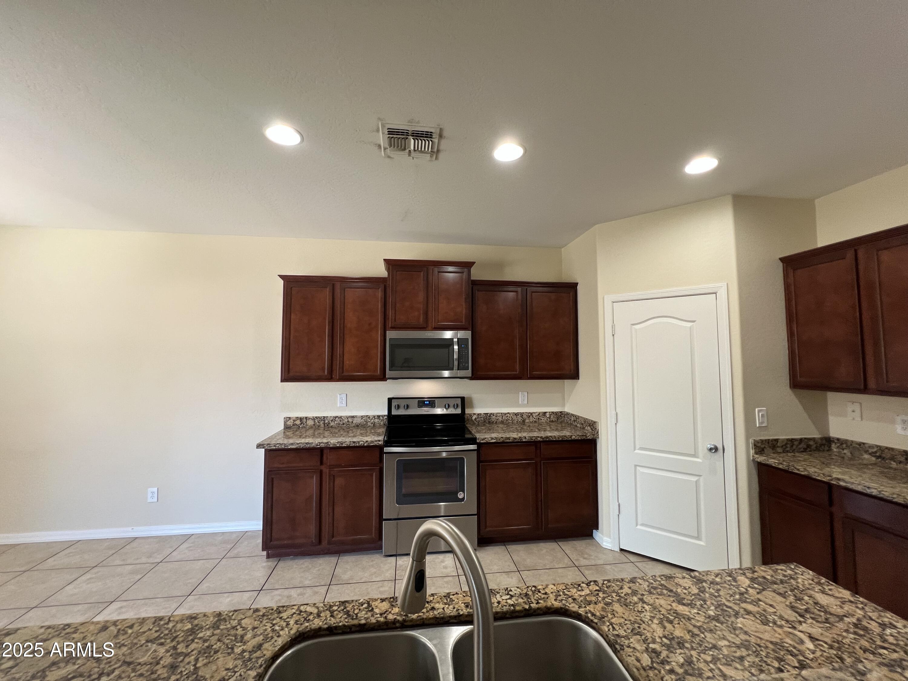 25161 W CARSON Court